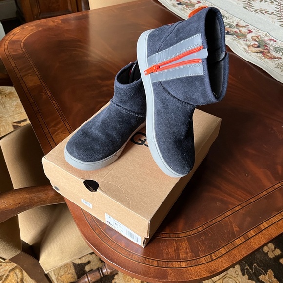 UGG Kids Boots in Navy and Orange - Picture 1 of 10